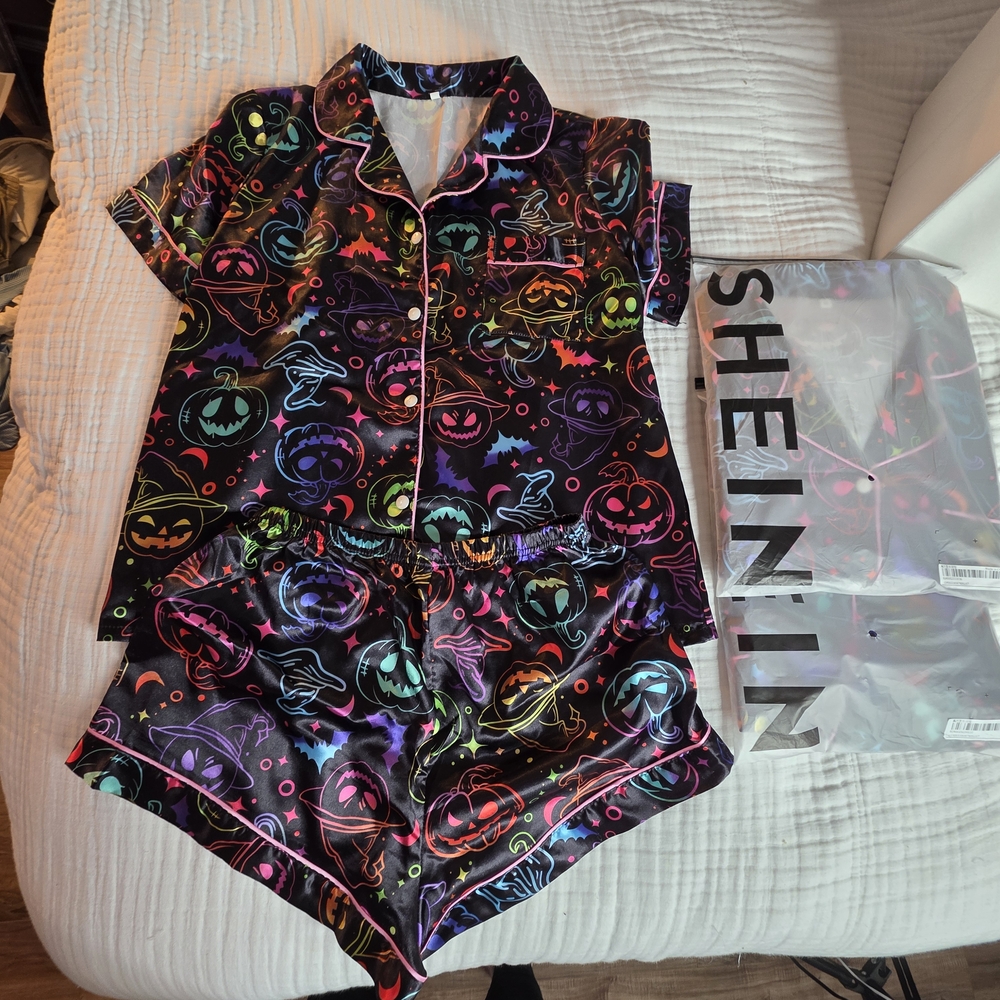 SHEIN Multicolor Halloween Pajama Set